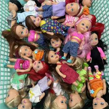 10 Peças Aleatórias Tipo de 10cm Menina Boneca de Morango Boneca com Roupas de Crianças Jogar Vestir-se Brinquedos