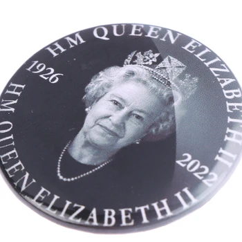 1Pc A Rainha Elizabeth II Ícones Pinos Emblema Broches Emblemas de Metal Para a Roupa Mochila Decoração 4