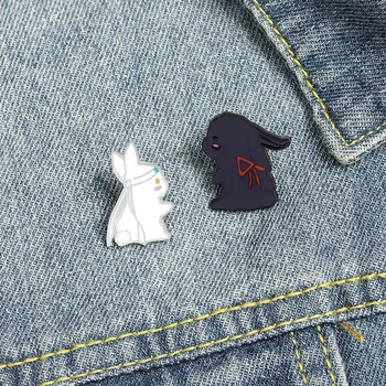 Criativo preto e branco coelho esmalte broche animais dos desenhos animados divertido casal emblema pinos coleira mochila acessórios presentes para amigos