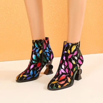 Pop Europeu e Americano estilo de graffiti colorido de Alta calcanhar botas curtas quente ronda a cabeça das mulheres botas sapatos de algodão 34-43