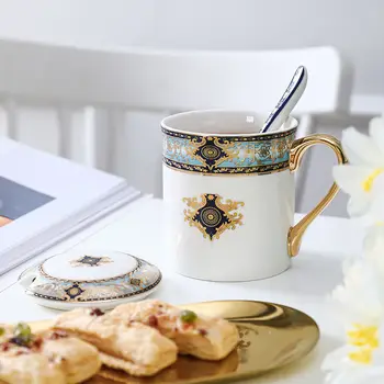 Royal Europeia Caneca luxuoso Golden lidar Com colher de cobertura Exquisite do presente do office chá da Tarde e café taça de cerâmica