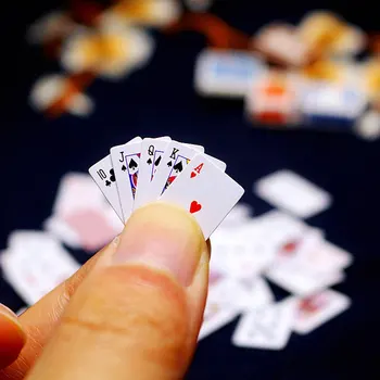 10 PACOTES/muito (54 Cartões/pack) Miniatura de jogo de Poker Cartão de Baralho Criativo Pôquer de Ponte de Jogo de Tabuleiro, Cartões de Presente para Recolha de Brinquedos